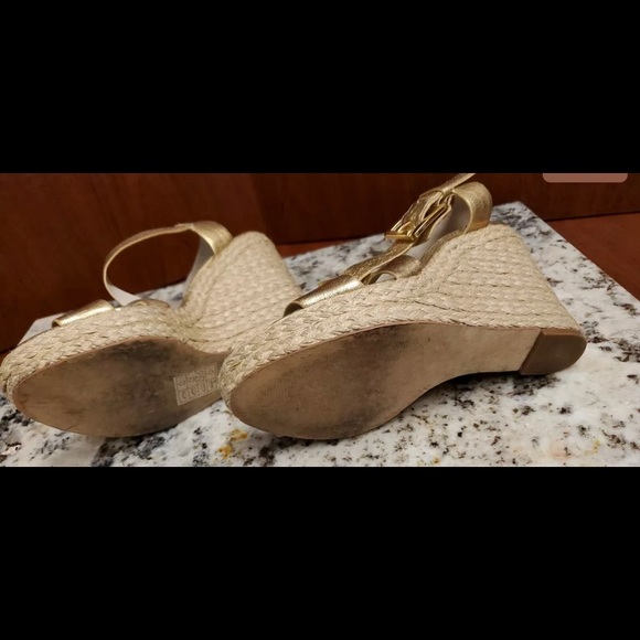 Michael Kors gold wedges size 8.5 - Picture 4 of 4